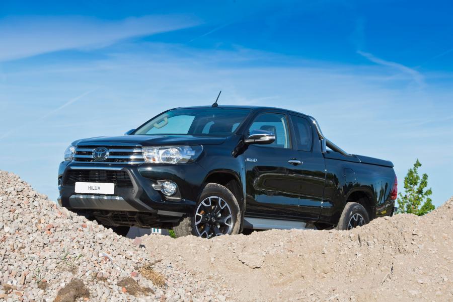  Toyota Hilux Xtra Cab Black Platinum 2017 года  (фото 3 из 6)